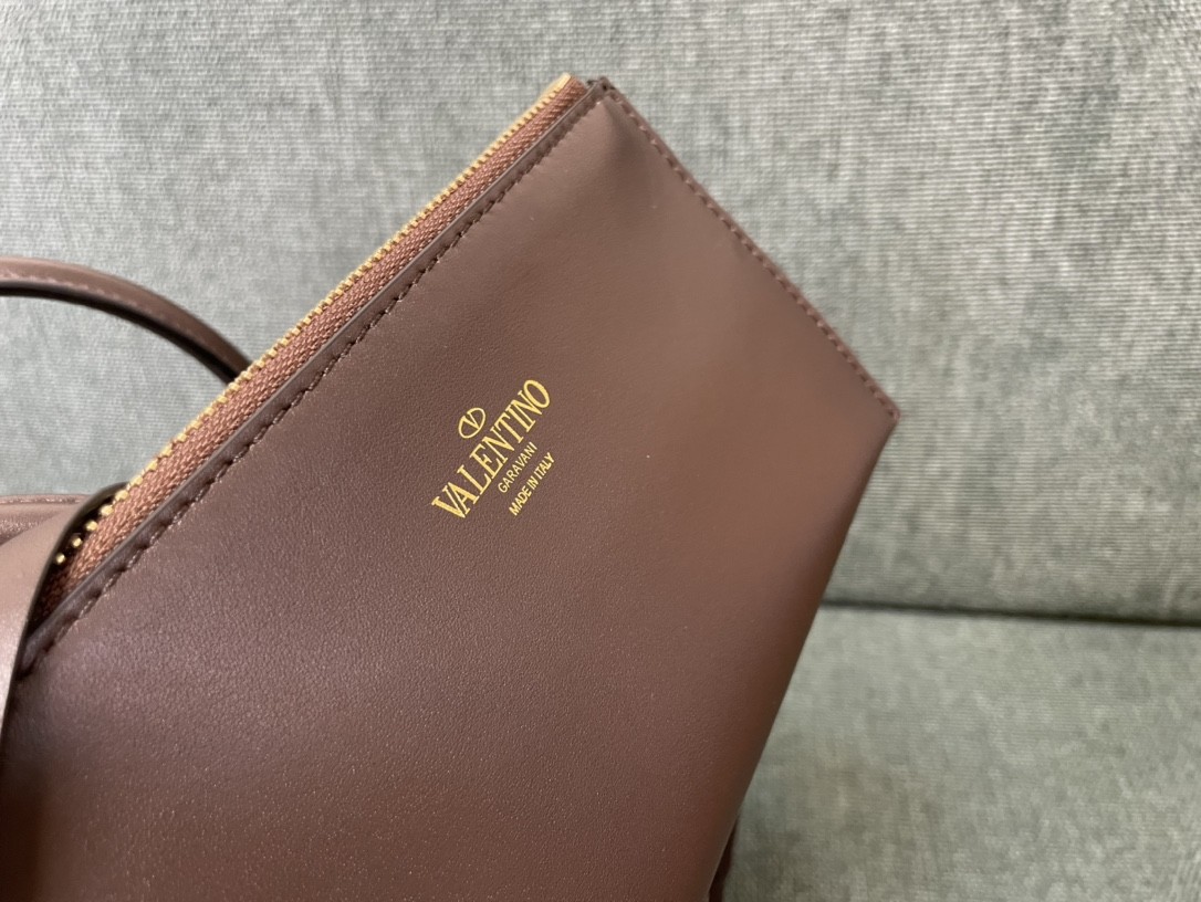 발렌티노 가라바니 V로고 스몰 쇼퍼백