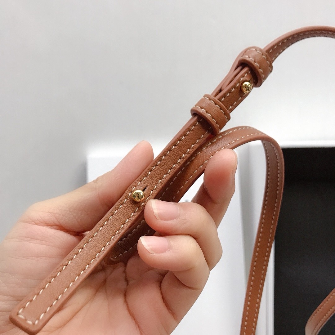 셀린느 웰렛 스트랩 트리옹프 숄더백