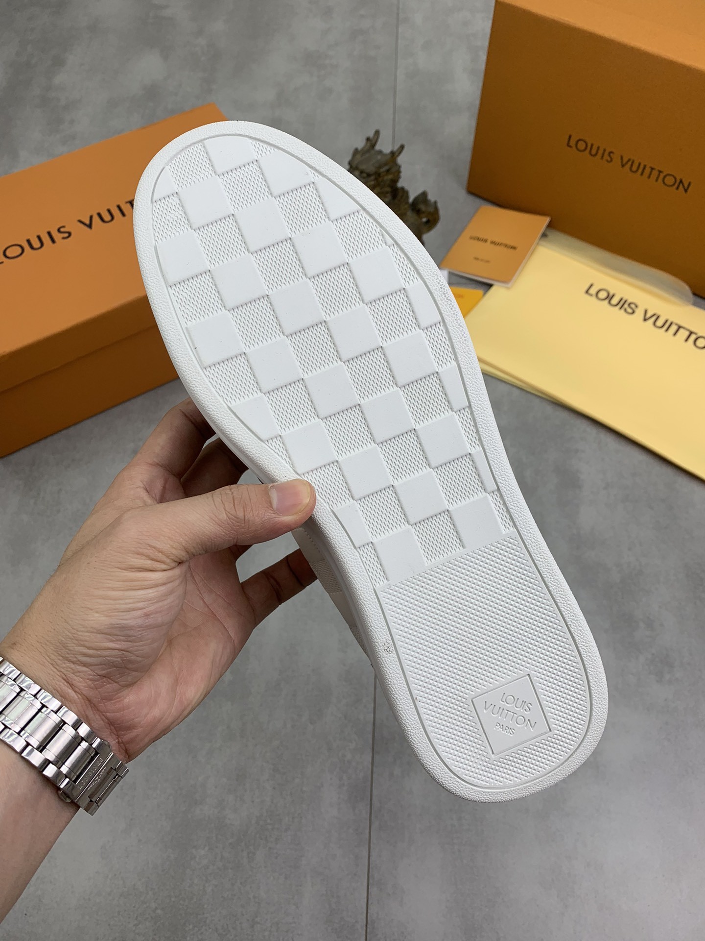 루이비통 하이탑 스니커즈
