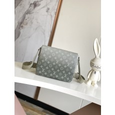 루이비통 디스트릭트 메신저백 M11593