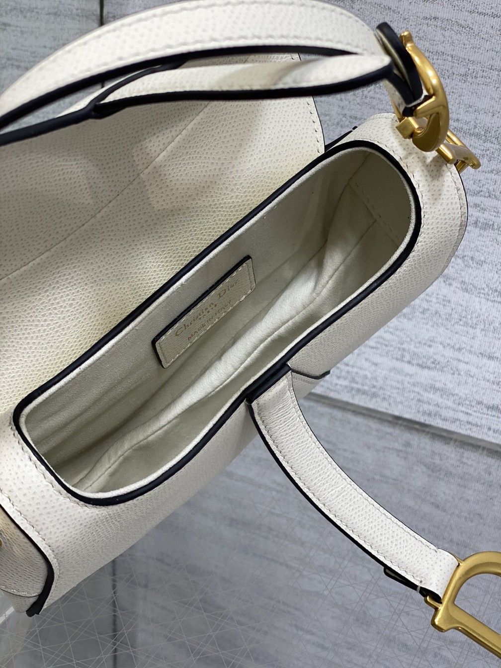 디올 saddle 미니 스트랩백