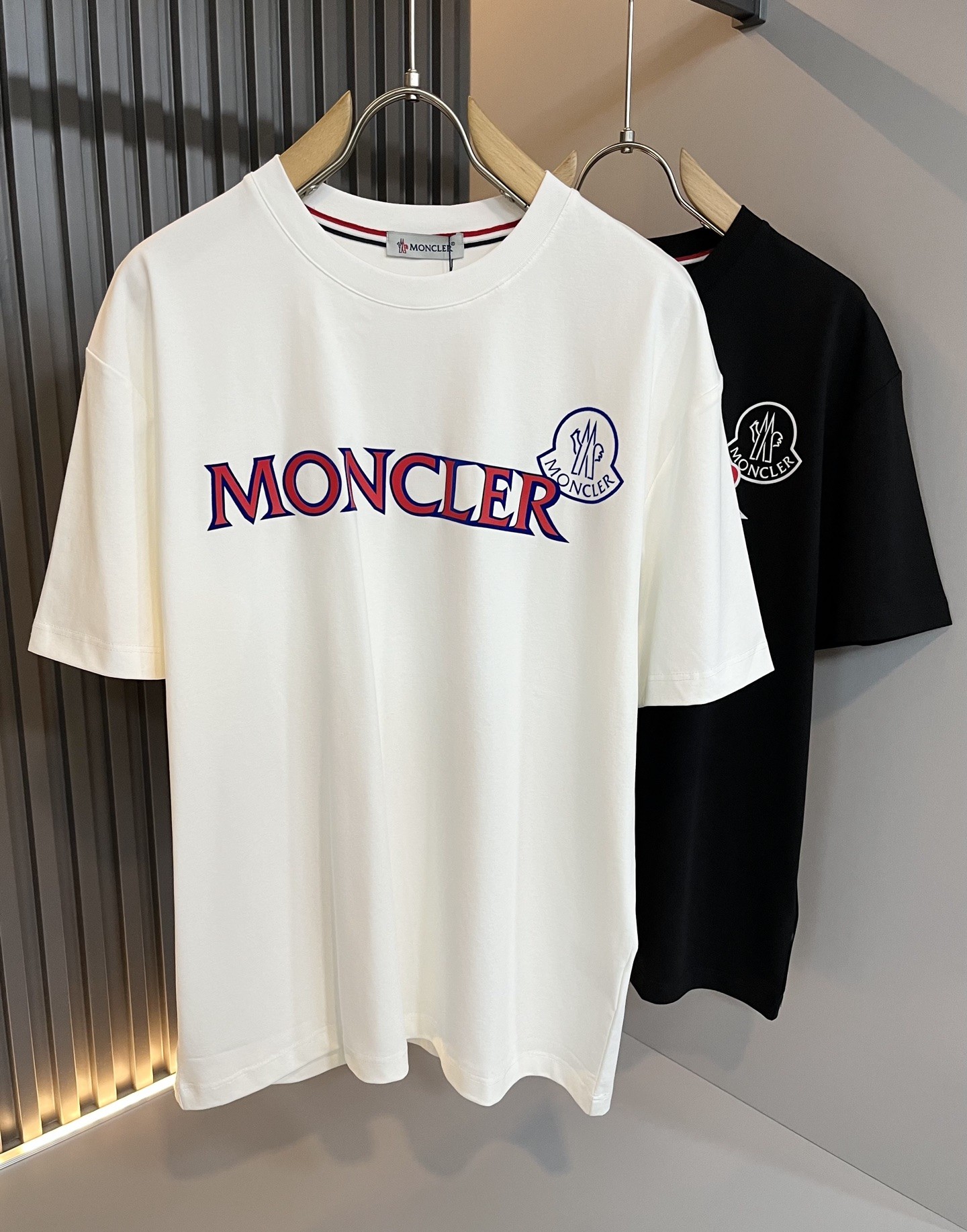 몽클레어 로고 프린트 남성 반팔티셔츠