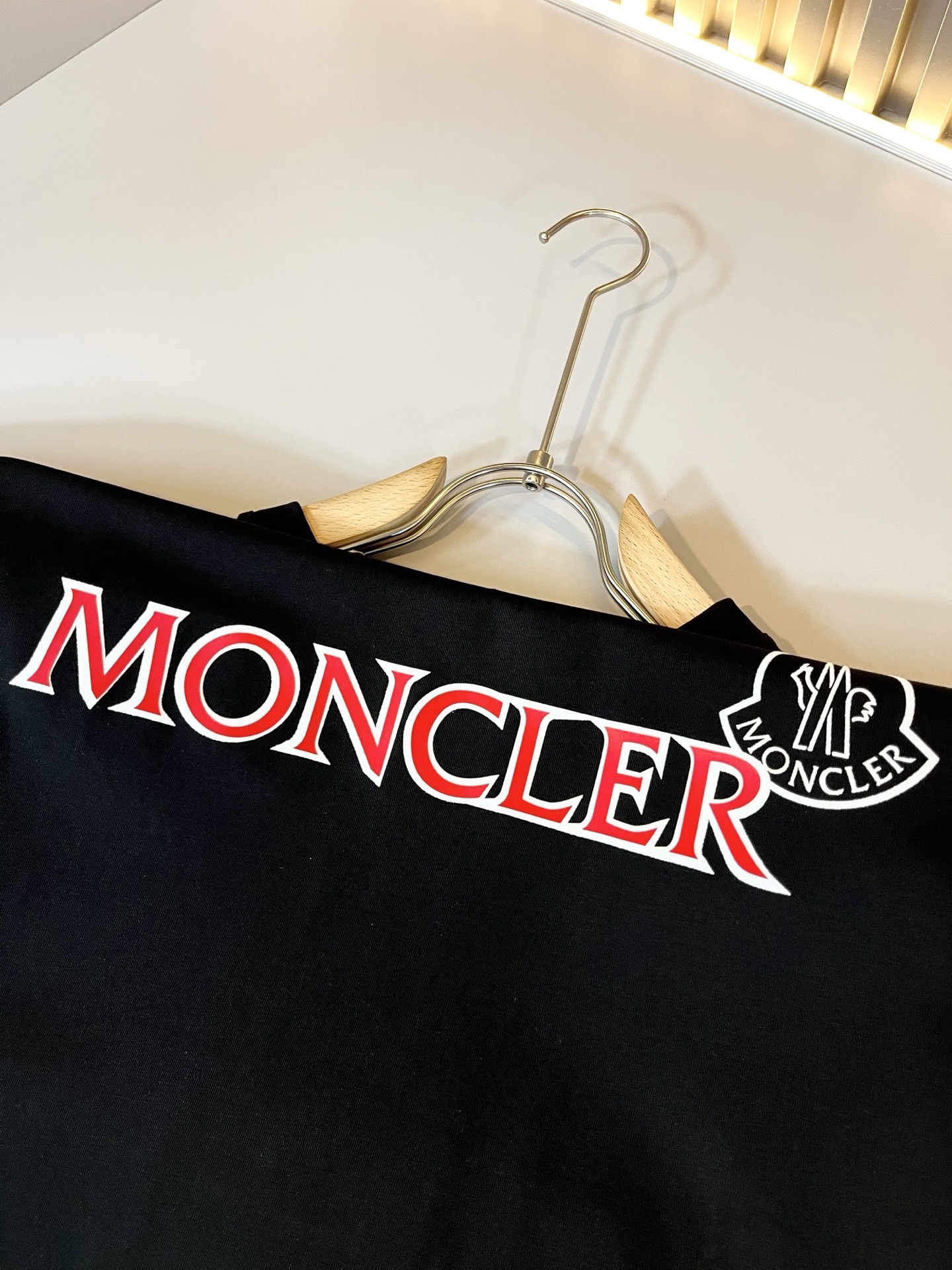 몽클레어 로고 프린트 남성 반팔티셔츠