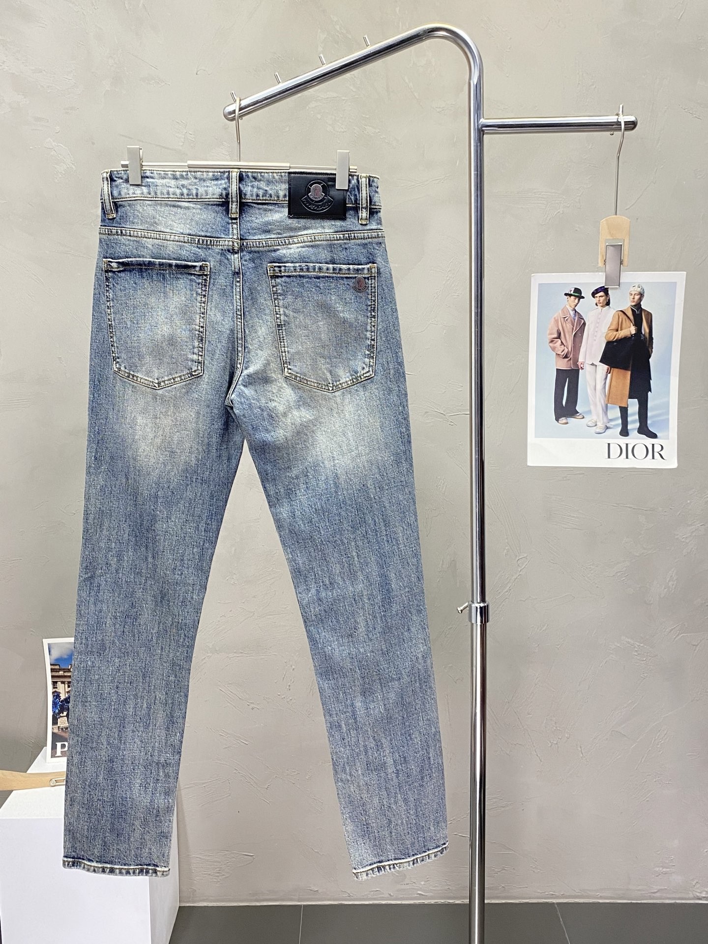몽클레어 프라다 밀라노 레드 패치 엠브로이드 포켓