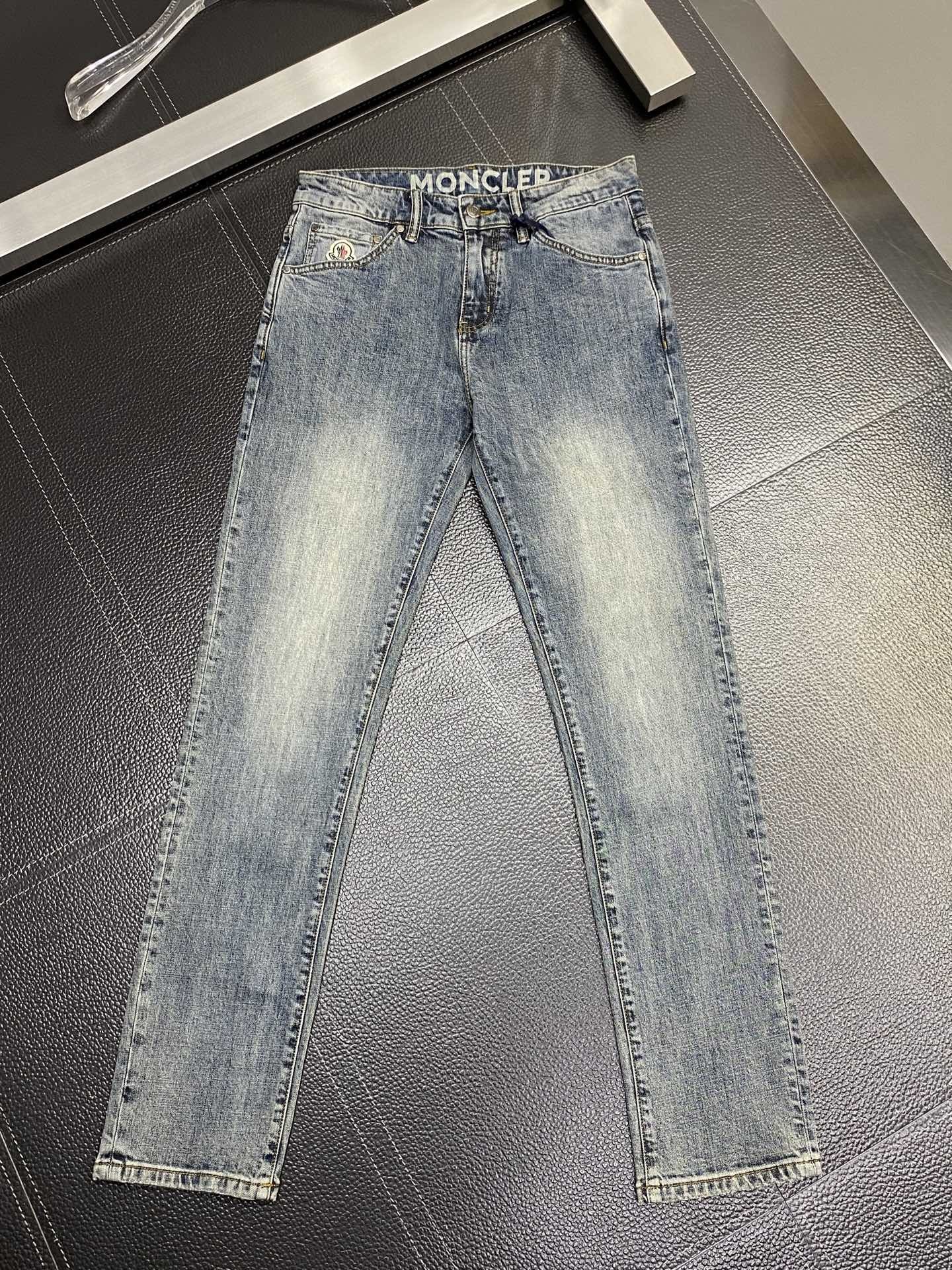 몽클레어 프라다 밀라노 레드 패치 엠브로이드 포켓