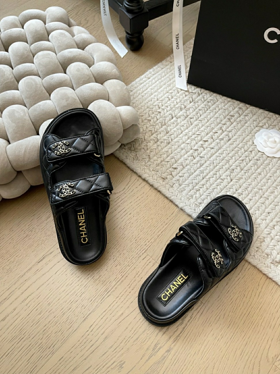 샤넬 24SS 클래식 CC로고 벨크로 뮬 슬리퍼