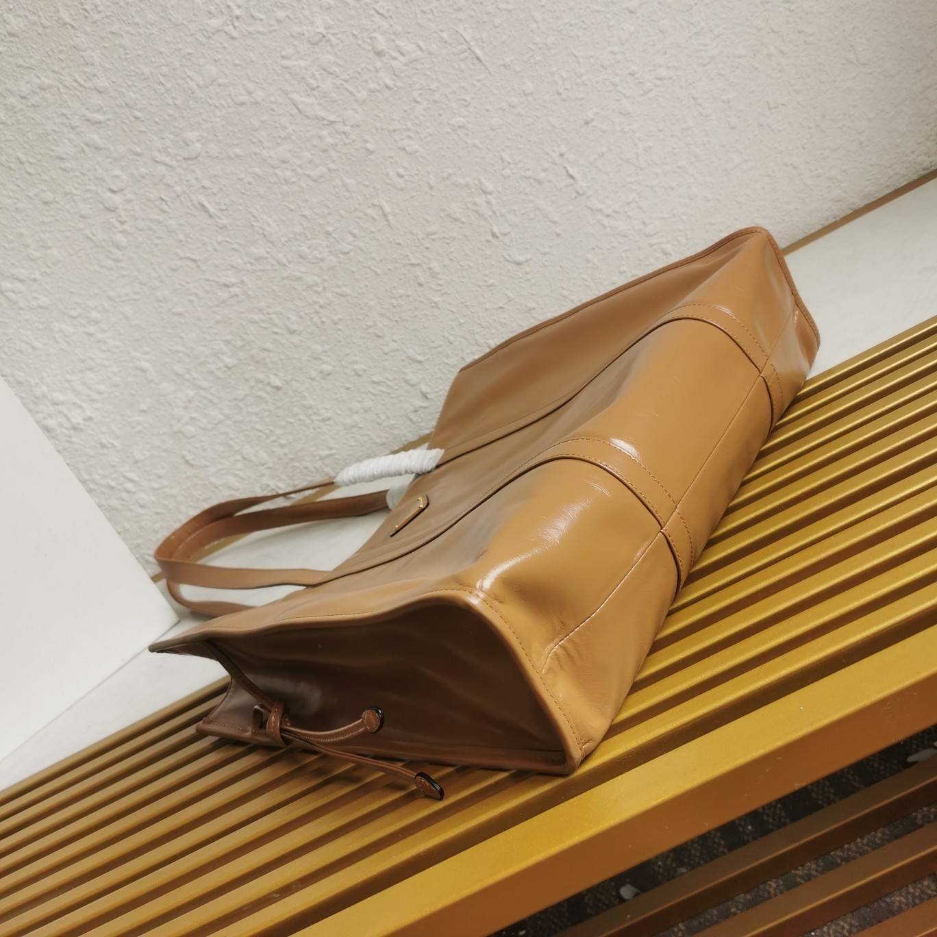프라다 나파 가죽 토트백