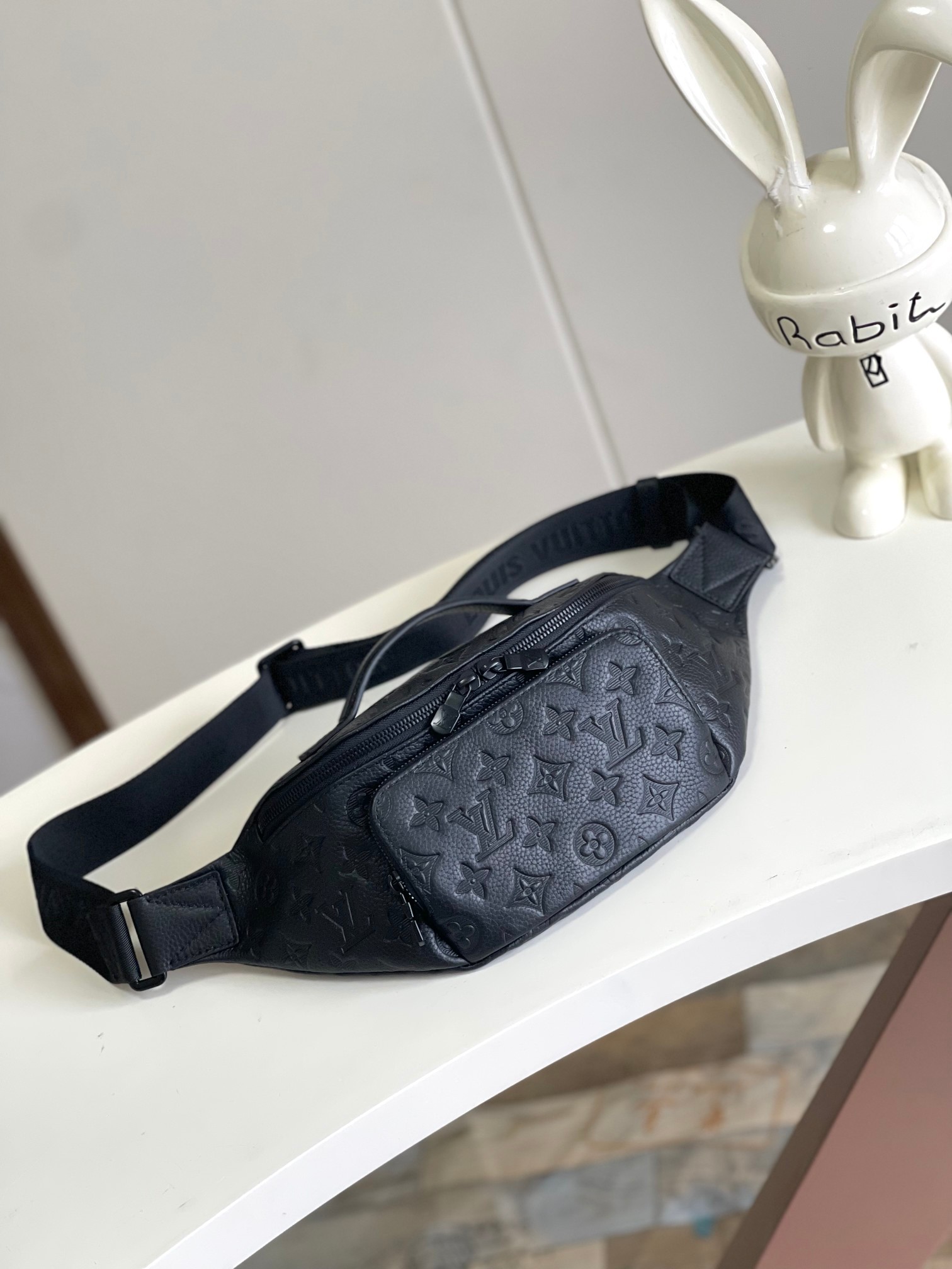 루이비통 모노그램 힙색 M25227 (블랙,화이트)