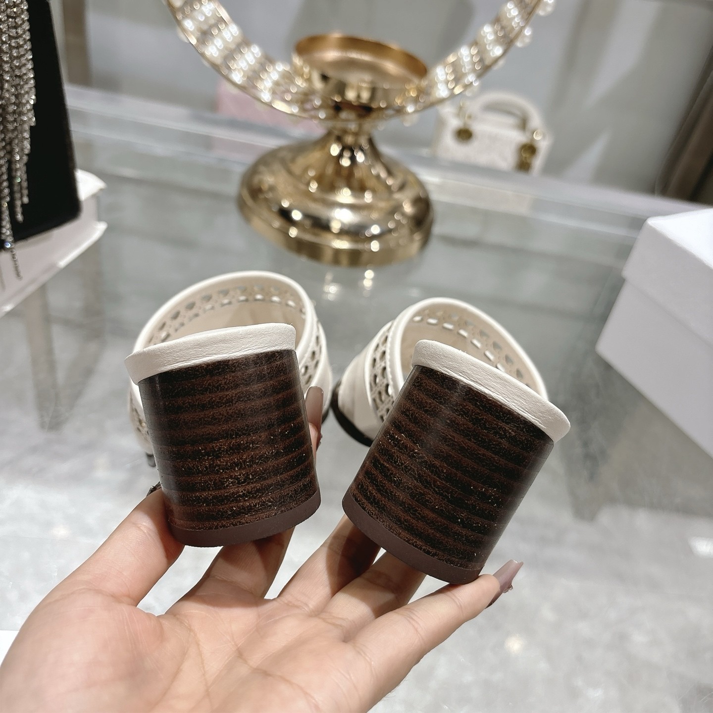 디올 D라인 뮬 힐