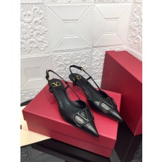 발렌티노 V로고 슬링백 펌프스