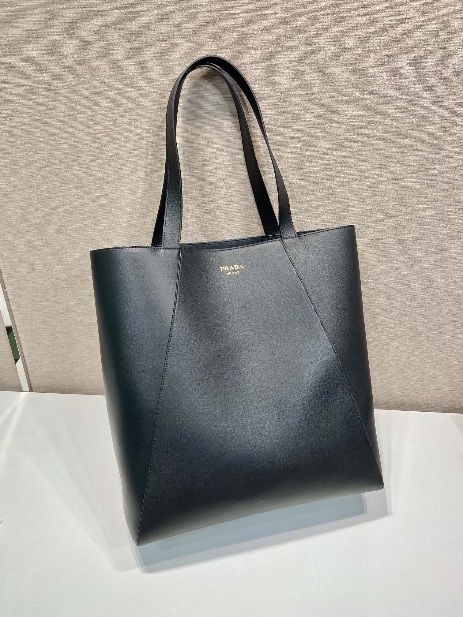 프라다 알렉산더 맥퀸 토트백
