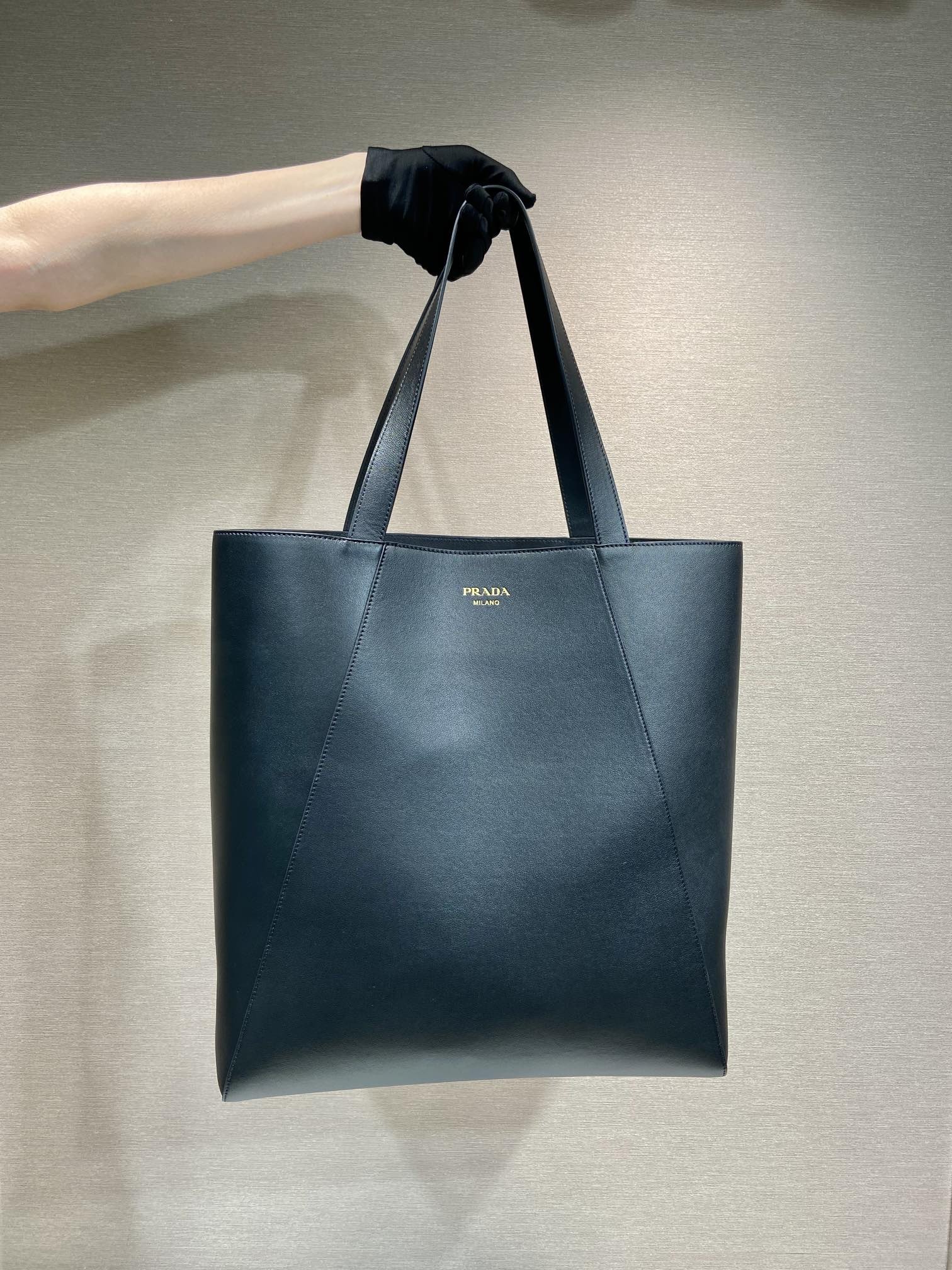 프라다 알렉산더 맥퀸 토트백